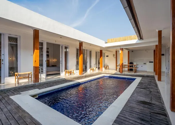 Lumturi House - Centrally Located Guest house *
