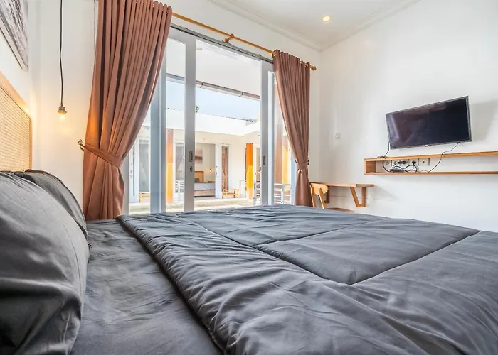 Lumturi House - Centrally Located Guest house *