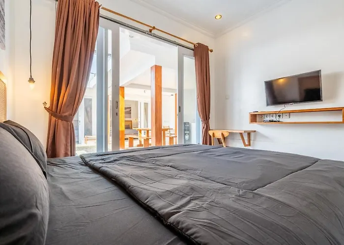 Lumturi House - Centrally Located Guest house *