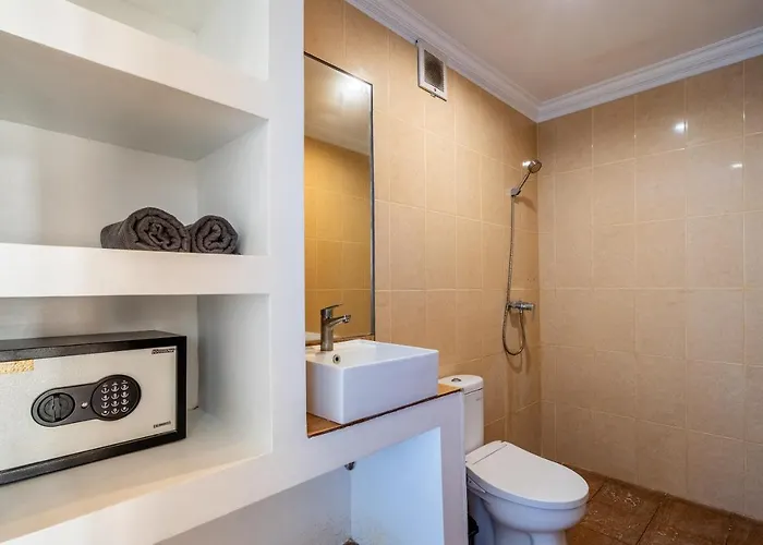 Lumturi House - Centrally Located Guest house